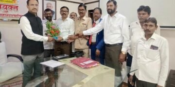 अकोला महानगर पालिका आयुक्त डॉ. सुनिल लहाने यांचा सत्कार, सामाजिक कार्यकर्ते उमेश इंगळे यांचा पुढाकार