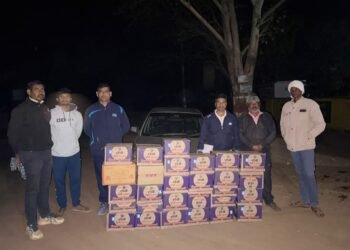 गडचिरोली पोलीसांनी केला चारचाकी वाहन व अवैध दारुसह एकुण 03, 42, 500/- रुपयांचा मुद्देमाल जप्त.