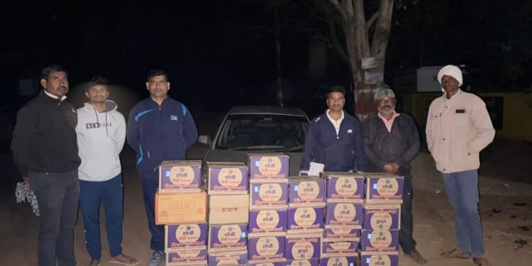 गडचिरोली पोलीसांनी केला चारचाकी वाहन व अवैध दारुसह एकुण 03, 42, 500/- रुपयांचा मुद्देमाल जप्त.