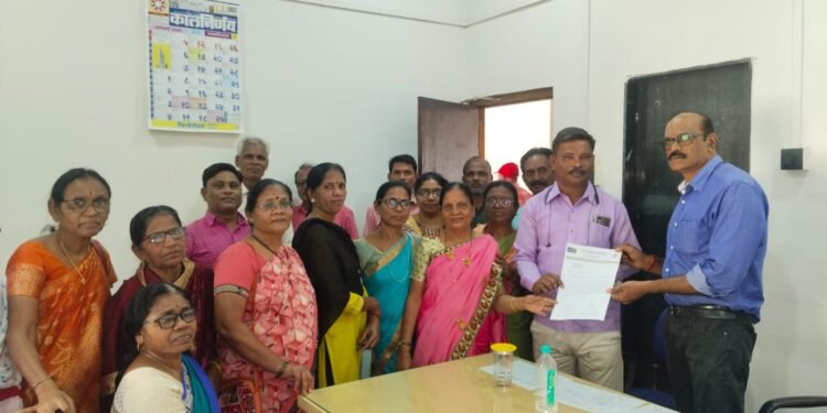 बल्लारपूर चे मुख्य रस्ते *तारणहार करण्यात यावे अशी*वंचित बहुजन आघाडी तर्फे तहसिलदार यांना निवेदन.