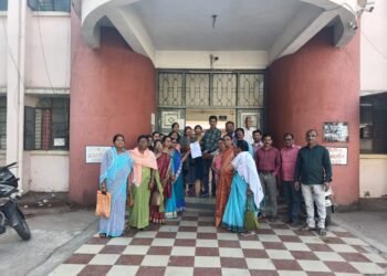 बल्लारपूर चे मुख्य रस्ते *तारणहार करण्यात यावे अशी वंचित बहुजन आघाडी तर्फे तहसिलदार यांना निवेदन.