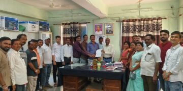 निष्पक्ष निवडणूकांसाठी राजुरा काँग्रेसच्या वतीने तहसीलदारा मार्फत निवडणूक आयोगाला निवेदन.