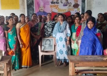 भामरागड येथे तनुश्रीताई धर्मराव बाबा आत्राम यांच्या हस्ते हळदीकुंकू कार्यक्रम ताठा माठात उद्घाटन साजरा.