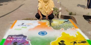 रांगोळी स्पर्धेत प्रथम पारितोषिक प्राप्त माहेश्वरी विठ्ठल कुकुर्डे यांचा सत्कार.