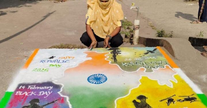 रांगोळी स्पर्धेत प्रथम पारितोषिक प्राप्त माहेश्वरी विठ्ठल कुकुर्डे यांचा सत्कार.