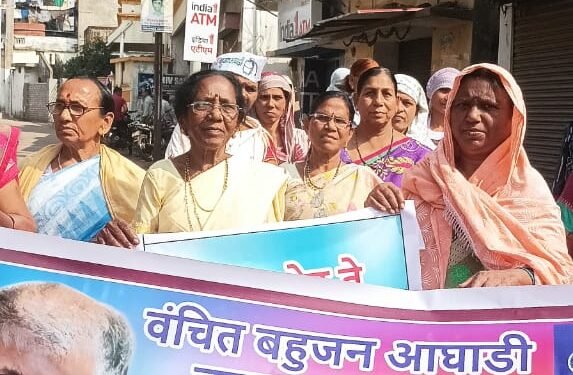 वंचित बहुजन आघाडी बल्लारपूर व्दारे राष्ट्रीय महामार्ग तक्रार संकलन पदयात्रा काढण्यात आली.