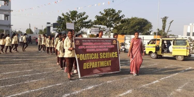 मातोश्री आशाताईं कुणावार महिला महाविद्यालय हिंगणघाट येथे मतदार जनजागृती रॅली चे आयोजन.