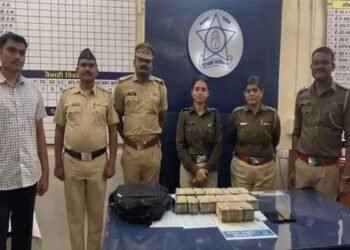 नागपुर: नववर्षानिमित्त नाकाबंदी दरम्यान एका स्कूटरमधून मिळाले 41 लाख रुपये, हवालाचा पैसा?