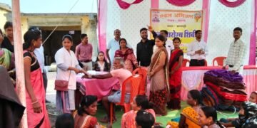 सामाजिक कार्यकर्ते रवीजी नेलकृद्री यांचे वाढदिवसाच्या निमित्याने एकल अभियान अंचल  अंतर्गत  जिमलगट्टा येथे भव्य आरोग्य व रक्तदान शिबिर संपन्न.