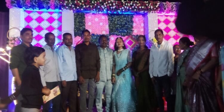 दोंतुल यांच्या स्वागत समारंभा सोहळ्याला उपस्थित.