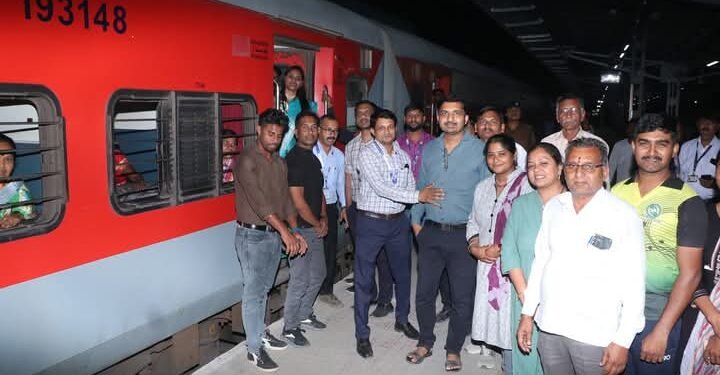 मुख्यमंत्री तीर्थ दर्शन योजनेअंतर्गत वर्धा येथून 105 ज्येष्ठ नागरिकांचा जत्था बौध्दगया येथे रवाना.