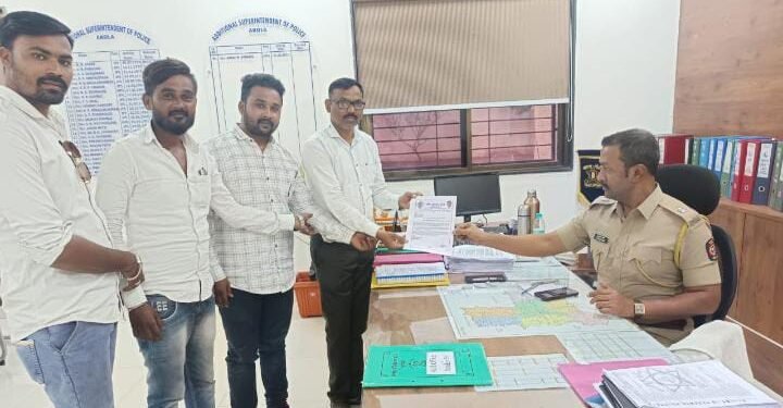 अकोला येथे वाहतूक नियंत्रणासाठी ट्रॅफिक वॉर्डन उपक्रम सुरू करा: उमेश इंगळे यांची मागणी.