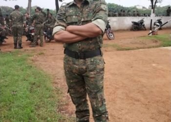 नक्षल पोलीस चकमकीत अनखोडा येथील महेश नागुलवार जवान शहीद.