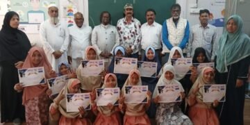 ऑर्केस्ट्रा स्वर संबोधी तर्फे मनमाड येथील ऊर्दू शाळेतील विद्यार्थ्यांना प्रशस्तिपत्र देवून सत्कार
