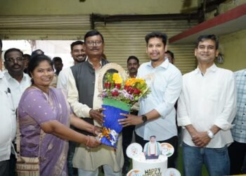 चंद्रपूर युवक काँग्रेसचे जिल्हाध्यक्ष शंतनु अजय धोटे यांच्या वाढदिवसानिमित्त 51 दात्यांनी केले रक्तदान.