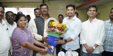 चंद्रपूर युवक काँग्रेसचे जिल्हाध्यक्ष शंतनु अजय धोटे यांच्या वाढदिवसानिमित्त 51 दात्यांनी केले रक्तदान.