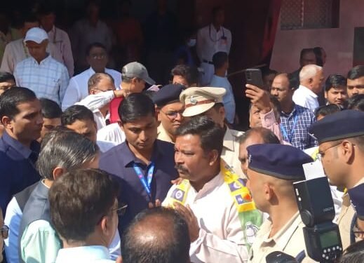 वंचित बहुजन आघाडी तर्फे रेल्वे महाप्रबंधक यांच्याशी चर्चा करून विविध मागण्यासाठी निवेदन दिले.