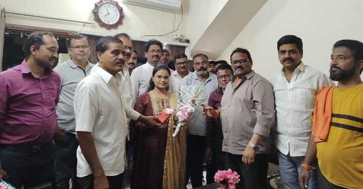 कु. पूजा विद्याप्रकाश धोपटे या विद्यार्थिनीने महाराष्ट्र लोकसेवा आयोग परीक्षा उत्तीर्ण करून महाराष्ट्र सरकारच्या सेवेत.