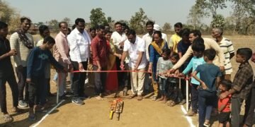 माजी जि.प.अध्यक्ष अजय कंकडालवार यांच्या हस्ते क्रिकेट स्पर्धेचे उदघाटन.