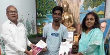 डॉ.संजीवनी घाटगे यांनी एमपीएससी यूपीएससी विद्यार्थ्यांच्या अभ्यासासाठी बौद्ध धम्म संस्कार संघ श्रावस्ती विहाराला पुस्तके दान.