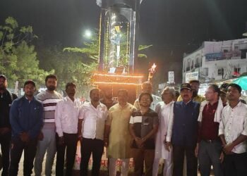 पुलवामा हल्ल्यात शहीद झालेल्या जवानांना राष्ट्रवादी युवक काँग्रेस शप पक्षा तर्फे वाहण्यात आली श्रद्धांजली.