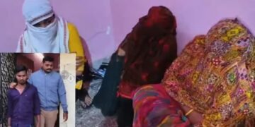 अकोला शहरात उच्चभ्रू वस्तीत कीरायाच्या घरात वेश्या व्यवसाय, नागरिकांनी बाहेरुन कोंडलं; पोलिसांनी 4 तरुणींना बाहेर काढलं.