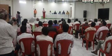 जिल्हाधिकारी विनय गौडा जीसी यांनी फार्मर आयडी संबंधाने चुनाळा ग्राम पंचायतला भेट घेऊन घेतली योजनेची माहिती.