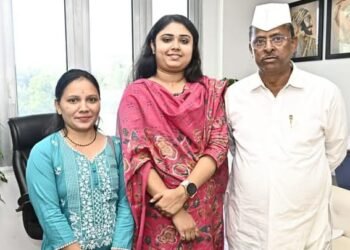 अंबिका सोशल फाउंडेशनच्या अध्यक्ष अंबिका हिंगमीरे यांनी राज्याचे अन्न व औषध प्रशासन मंत्री नरहरी झिरवाळ यांची मंत्रालयात भेट.