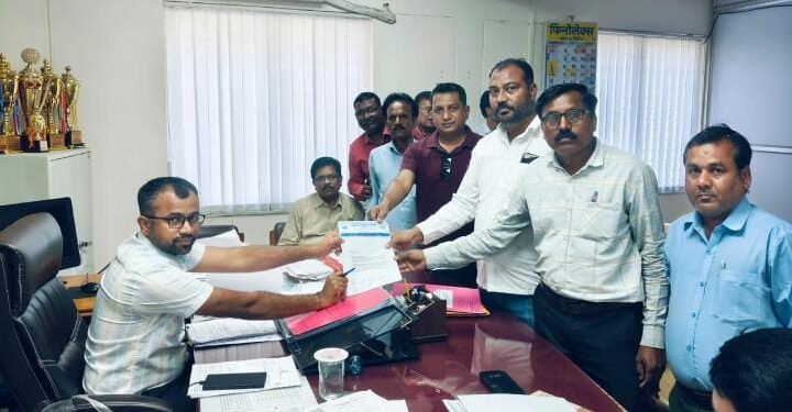 हिंगणघाट नॅशनल हायवे परिसराचे संविधान चौक व दवाखाना चौकचे संत भोजाजी महाराज असे नामकरण करा: बसपाचे नपा मुख्याधिकारी यांना निवेदन.