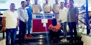 पुण्यात सकाळी मॉर्निग वॉक करणार्‍या महिलेच्या गळ्यातील सोनसाखळी लुटणाऱ्या आरोपीला पोलिसांनी ठोकल्या बेड्या.