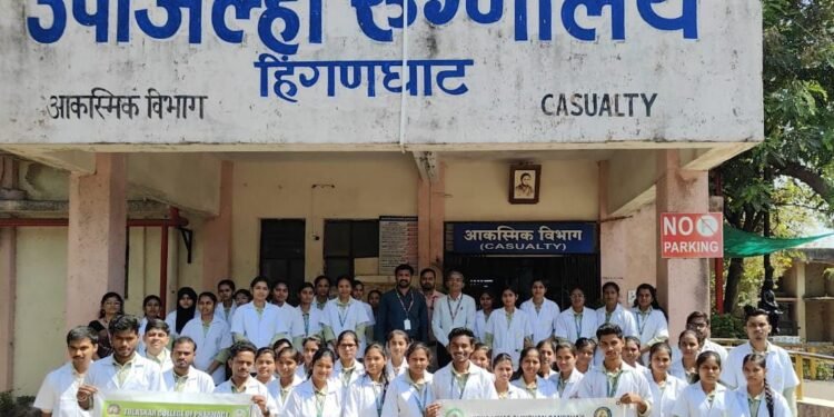 तुळसकर कॉलेज ऑफ फार्मसी हिंगणघाटच्या पदविका विद्यार्थ्यांची उपजिल्हा रुग्णालयाला शैक्षणीक भेट.