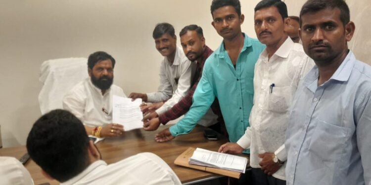 विविध मागण्या घेऊन रोजगार हमी योजनेचे मंत्री भरत शेठजी गोगावले यांना निवेदन .