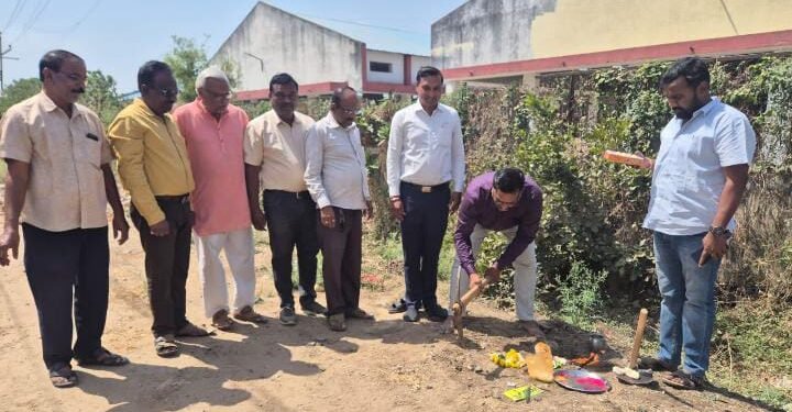 सावनेर शहरातील बसवार लेआउट येथे नाली बांधकामाचे भूमिपूजन संपन्न.