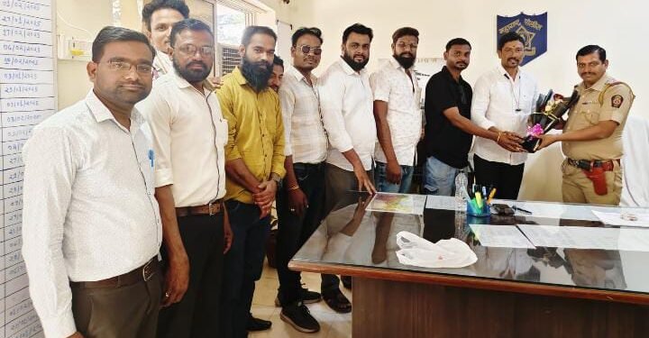 हिंगणघाट पोलीस स्टेशनचे नवनियुक्त ठाणेदार देवेंद्र ठाकूर यांचे राष्ट्रवादी युवक काँग्रेस कडून स्वागत.