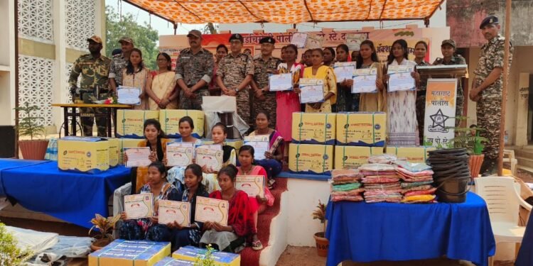 दामरंचा पोलीस स्टेशन हद्दीत दादालोरा खिडकीच्या माध्यमातून महिलादिन साजरा.