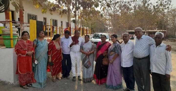 मोहता विद्यालय हिंगणघाट येथे सन १९७६ च्या बॉचच्या माजी विद्यार्थ्याचा मेळावा संपन्न.