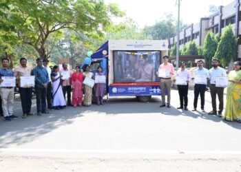 मल्टीमीडिया चित्ररथाद्वारे जनकल्याण यात्रेचा शुभारंभ.