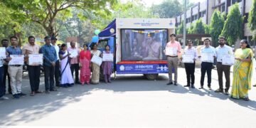 मल्टीमीडिया चित्ररथाद्वारे जनकल्याण यात्रेचा शुभारंभ.