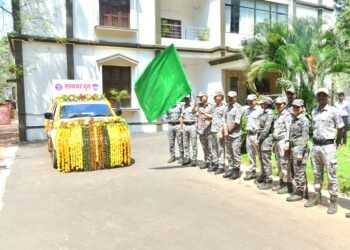गडचिरोली पोलीस दलाचा सायबर दूत मोबाईल व्हॅनचे अपर पोलीस महासंचालक डॉ, छेरिंग दोरजे यांचे हस्ते अनावरण.