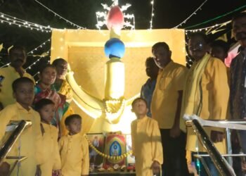 गडअहेरी येथे क्रांतिवीर बाबुराव शेडमाके यांना अभिवादन : काँग्रेसनेते अजय कंकडालवार यांचा प्रमुख उपस्थितीत कार्यक्रम. संपन्न.