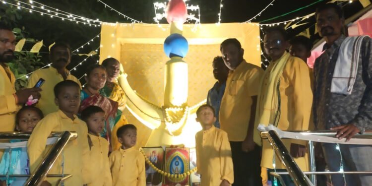 गडअहेरी येथे क्रांतिवीर बाबुराव शेडमाके यांना अभिवादन : काँग्रेसनेते अजय कंकडालवार यांचा प्रमुख उपस्थितीत कार्यक्रम. संपन्न.