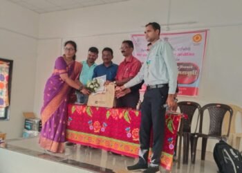 शैलजा गोरेकर उपक्रमशील शिक्षिका म्हणून सन्मानित.