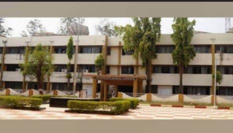 गडचिरोली : विकासनिधीसाठी ५ टक्के लाच, पत्नीच्या खात्यात घेतात पैसे.