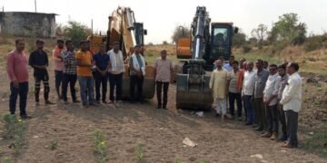 जमनालाल बजाज सेवा ट्रस्ट वर्धाच्या माध्यमातून वाघोली गावातून वाहणाऱ्या नाल्याचे रुंदीकरण व खोलीकरण शुभारंभ.
