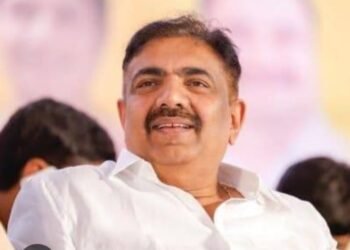 ग्राम साधन व्यक्तींचा प्रश्न अधिवेशनात गाजला.