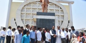 हिंगणघाट: पालकमंत्री पंकज भोयर यांनी केली डॉ. बाबासाहेब आंबेडकर पुतळा परिसराची पाहणी.