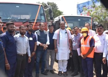 हिंगणघाट नगर. परिषदेच्या दोन जेटिंग यंत्रांचे पालकमंत्री डॉ. पंकज भोयर यांच्या हस्ते लोकार्पण.