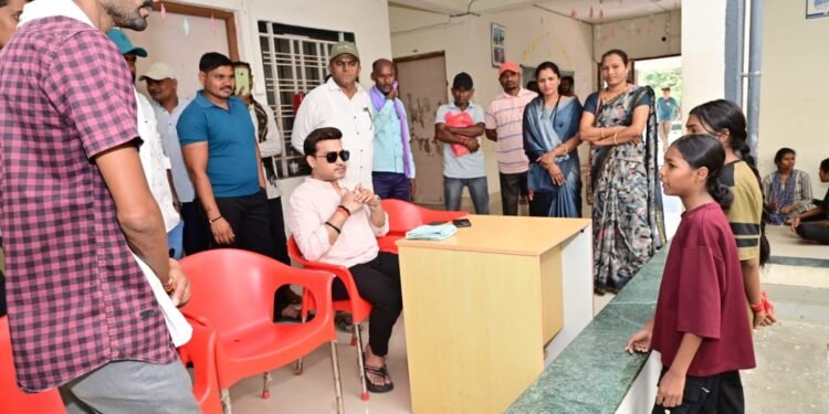 आदिवासी विद्यार्थ्यांवर अत्याचार खपवुन घेणार नाही. राजे अम्ब्रीशराव महाराज.