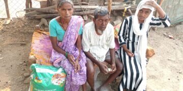 अहेरी येथील राष्ट्रीय मानवाधिकार संघटना तर्फे बंदेली कुटूंबाना  केली आर्थिक मदत.