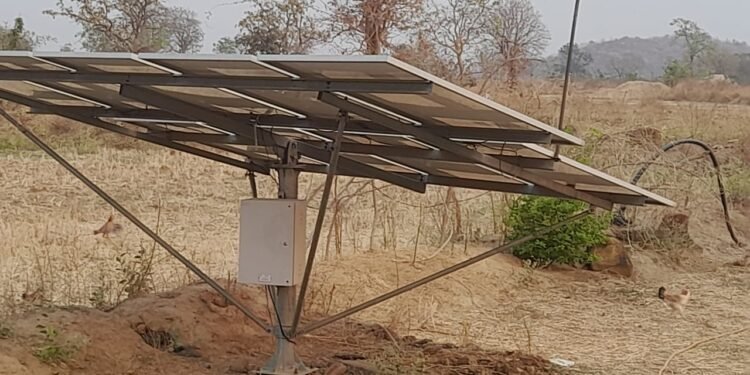 मागेल त्याला सौर कृषी पंप योजनेचे फ़ार्म भरतांना शेतकऱ्यांना येणाऱ्या अडचणी राज्य सरकारने दूर करावे.